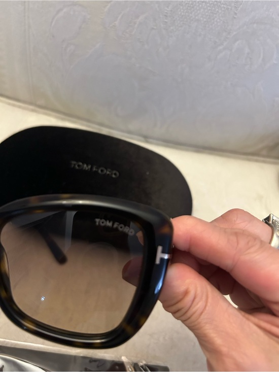 New arrival! Authentic TOM FORD
MAEVE FT1008 oversized Havana Cat Eye Sunglasses